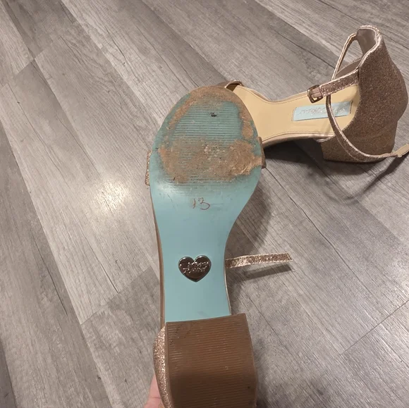 Elegant Glittery Sandals - Picture 2 of 5